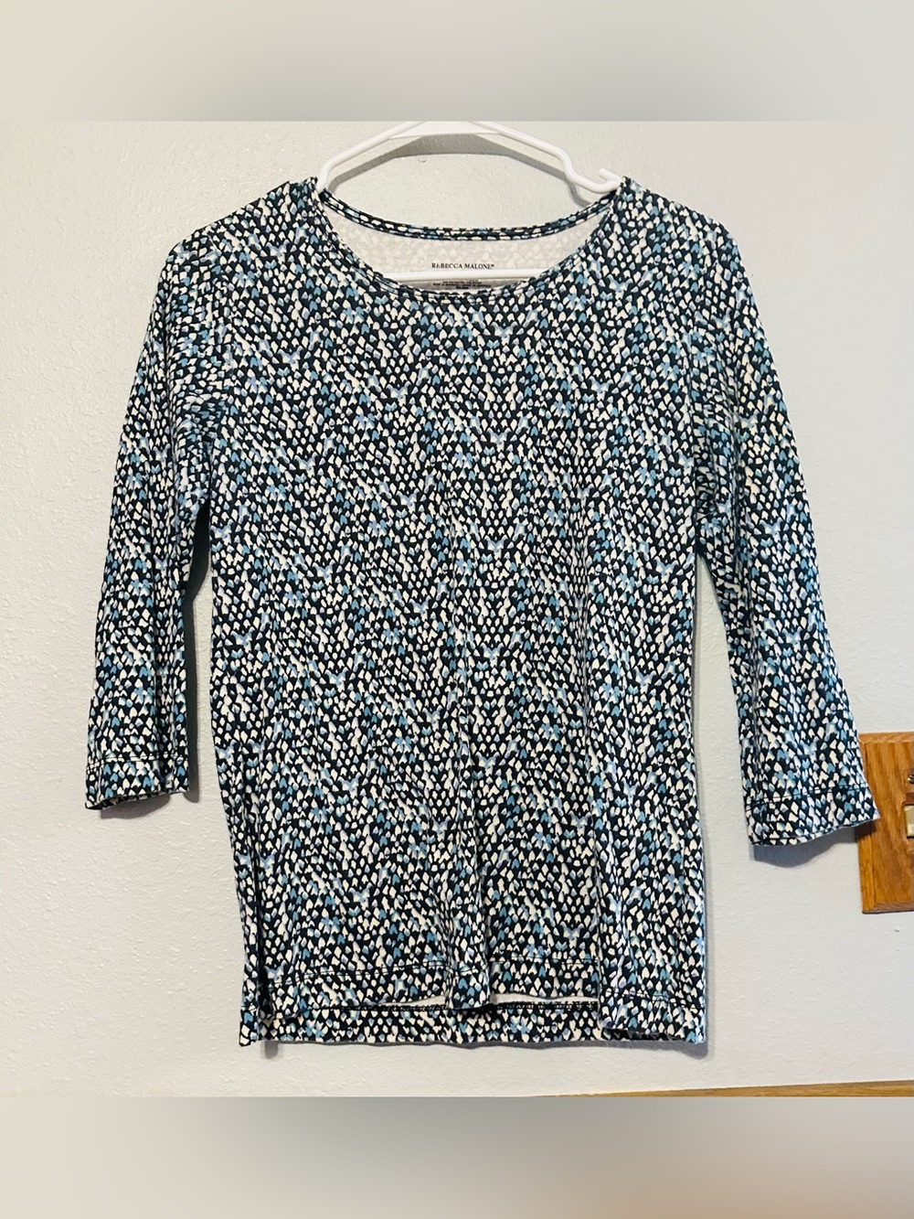Rebecca Malone Women's size SMALL Blue Patterned Scoop Neck Top shirt